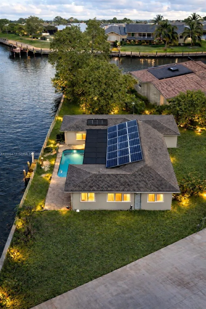 6091 SW 14th St, Plantation FL 33317