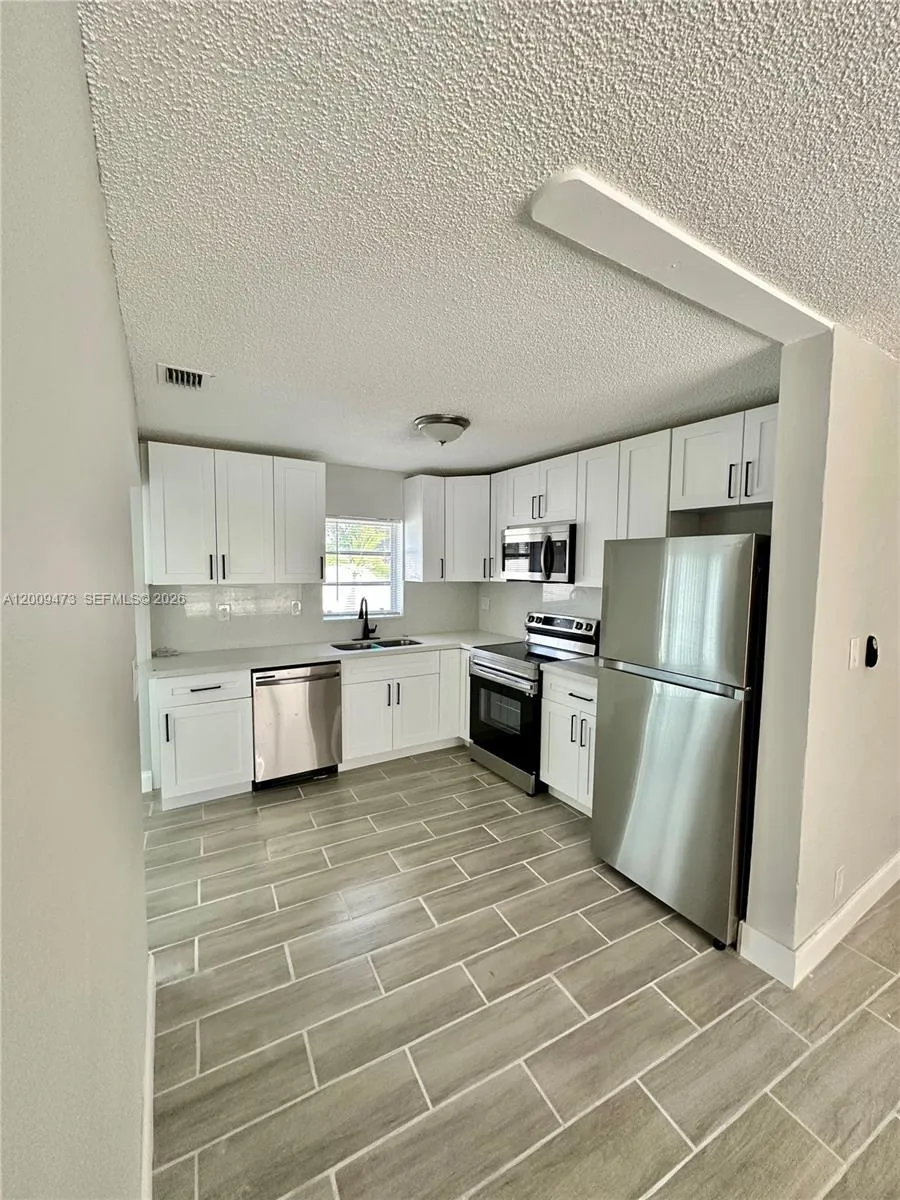 2600 NE 8th Ave, Pompano Beach FL 33064