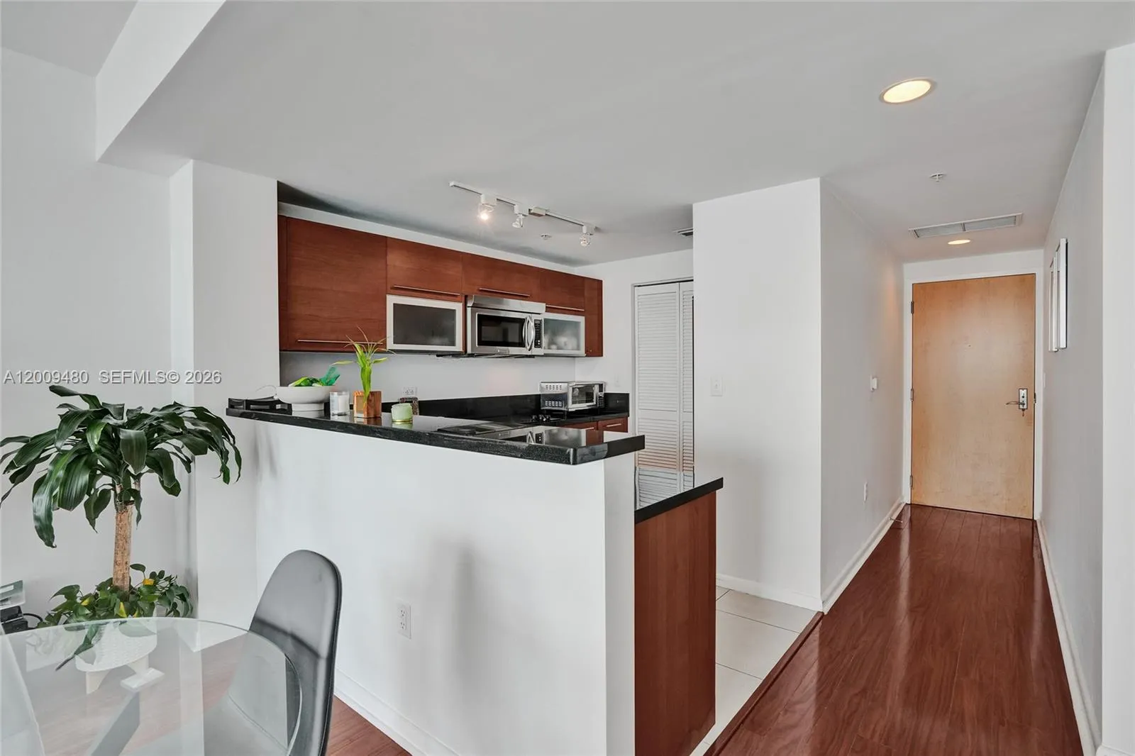 253 NE 2nd St # 3304, Miami FL 33132