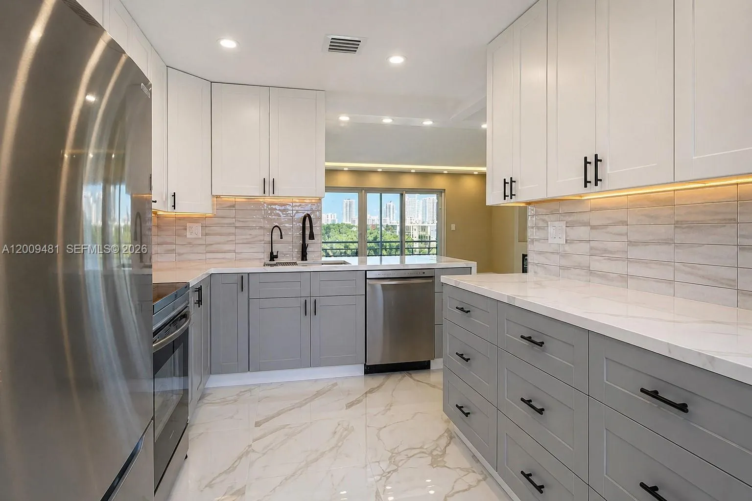 1000 NE 14th Ave # 712, Hallandale Beach FL 33009