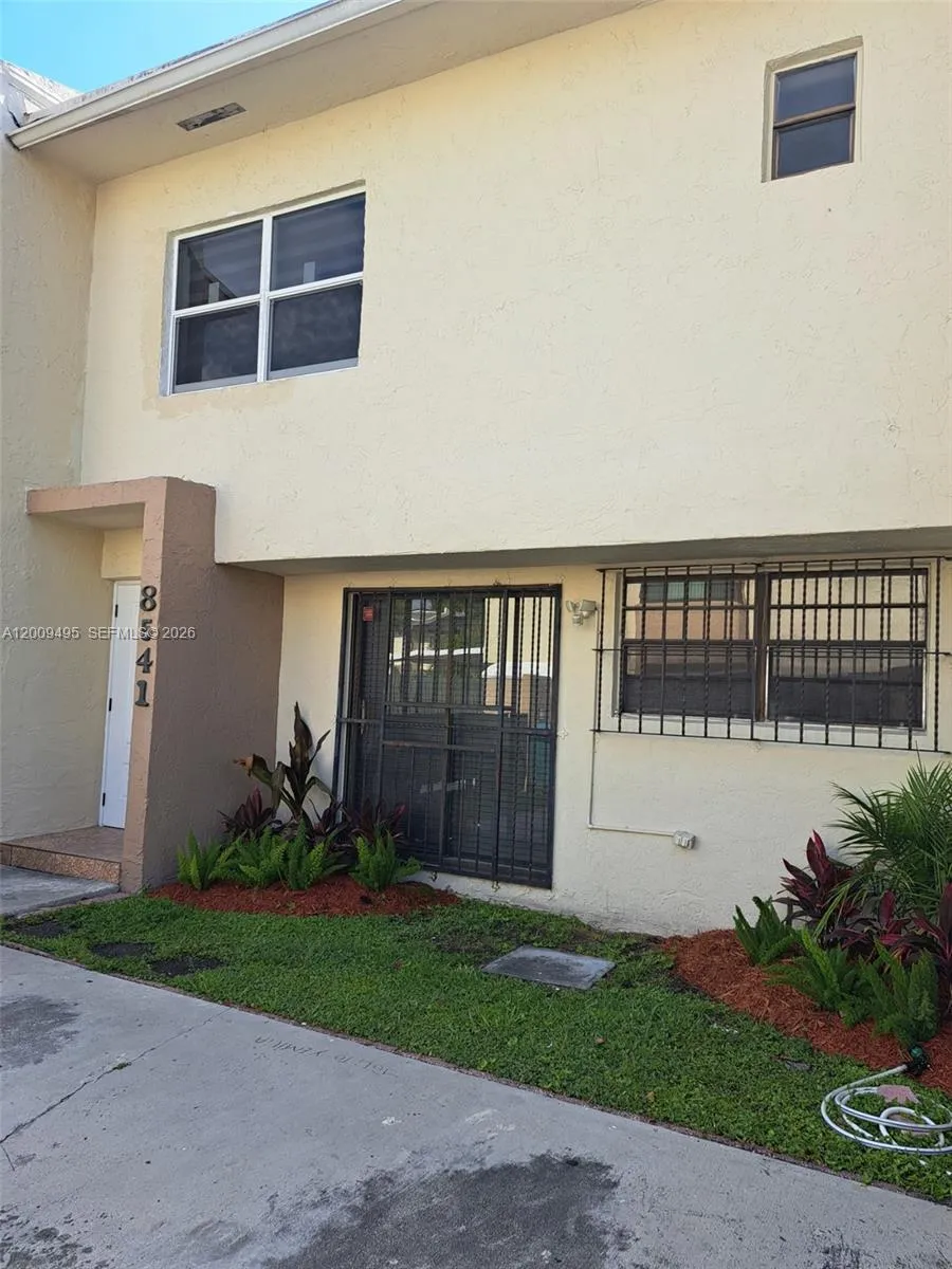 8541 NW 7th St # 32, Miami FL 33126