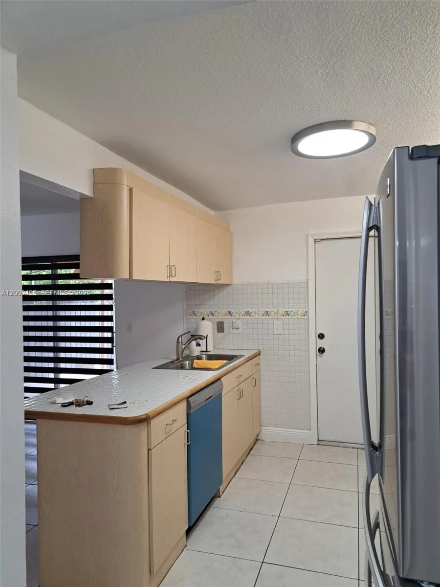 8541 NW 7th St # 32, Miami FL 33126