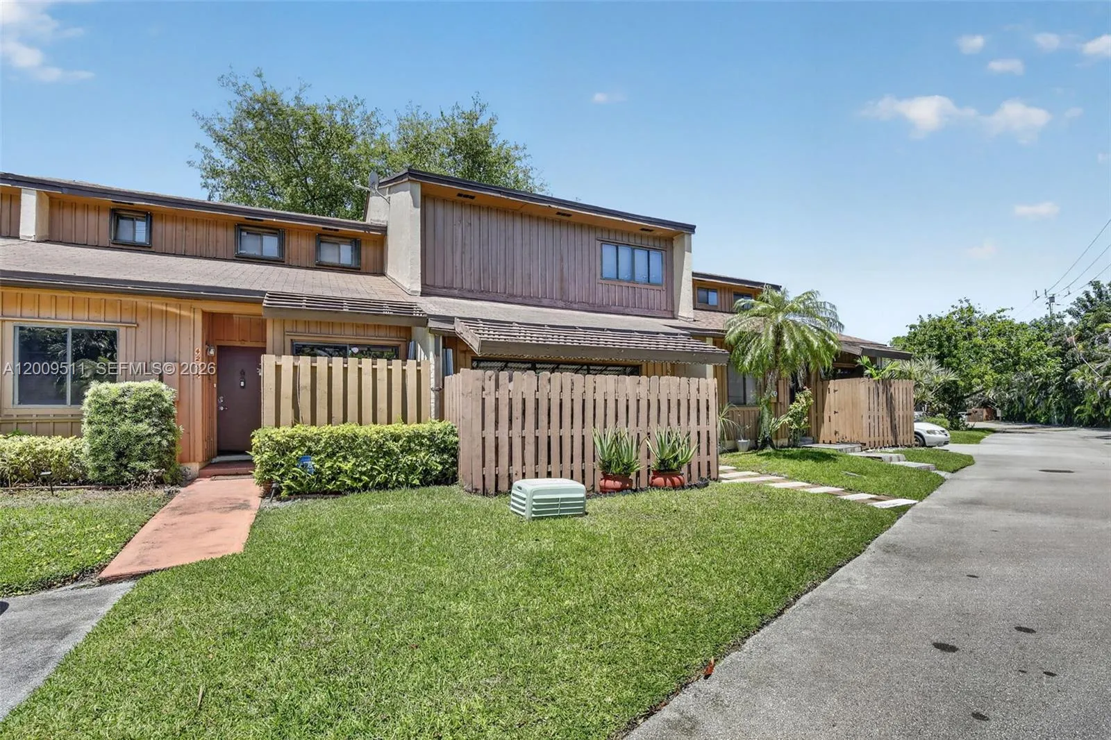 4283 S Pine Island Rd, Davie FL 33328