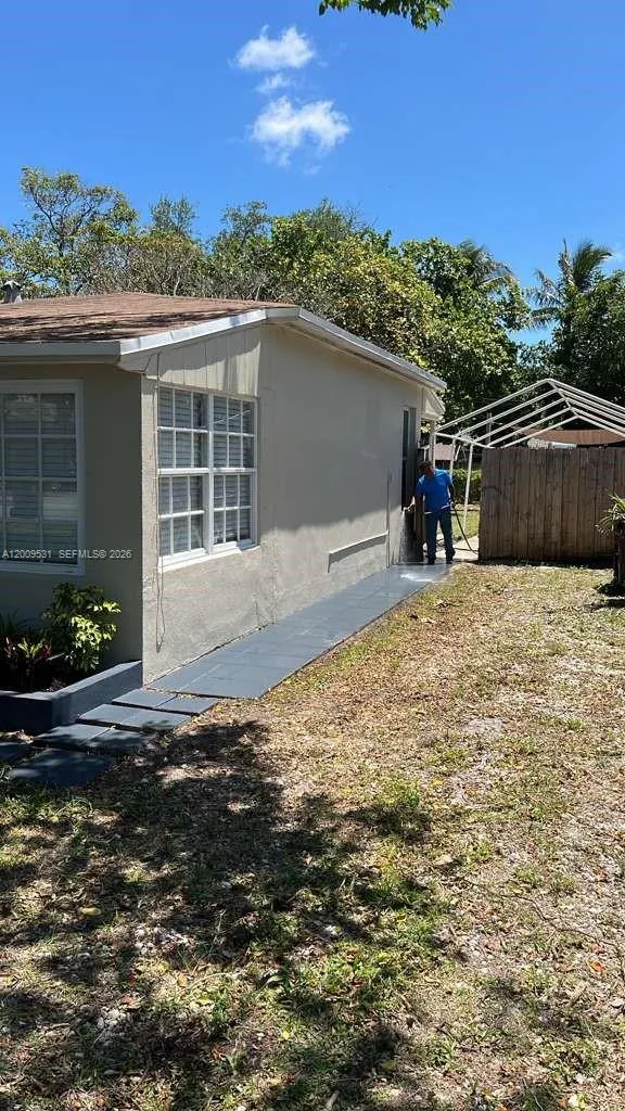 308 SW 16th St, Fort Lauderdale FL 33315