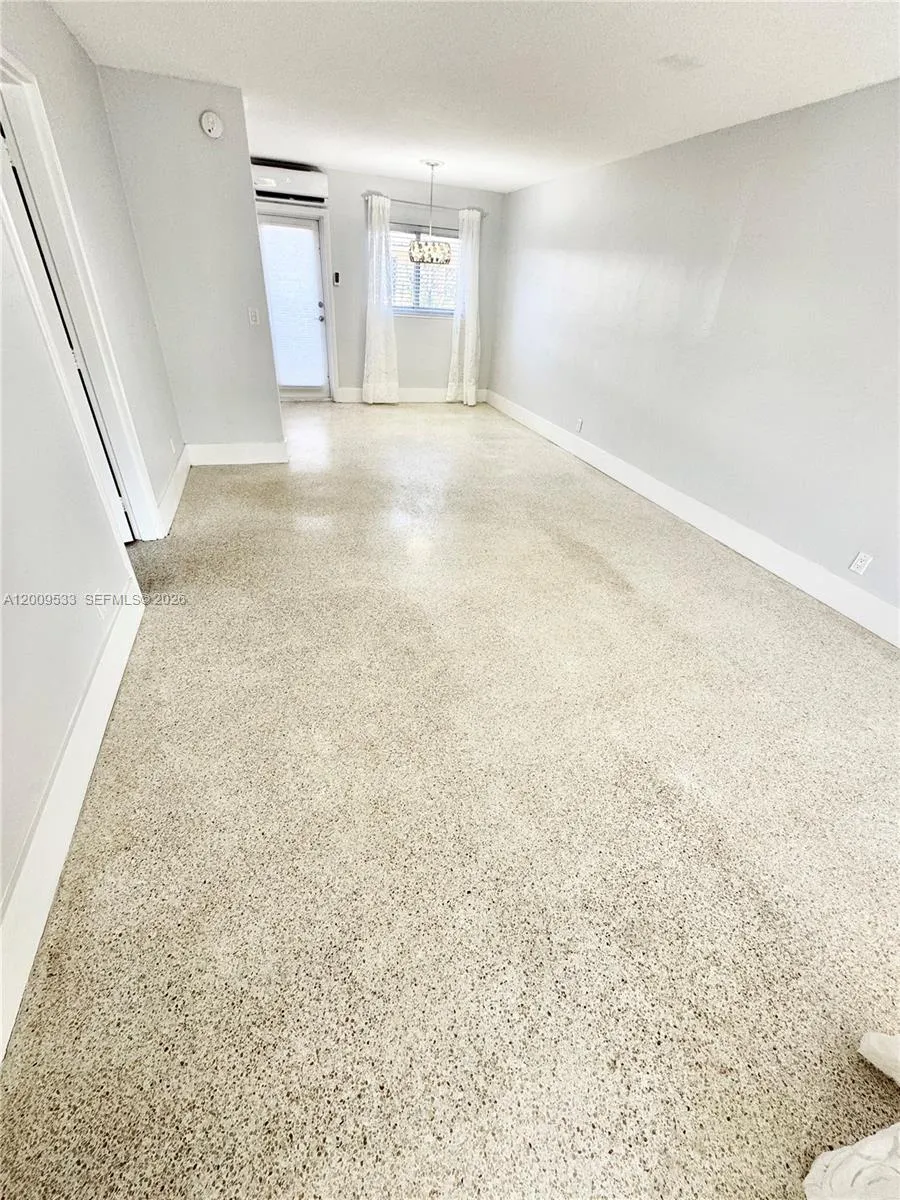 1601 SE 15 # 1B, Fort Lauderdale FL 33316