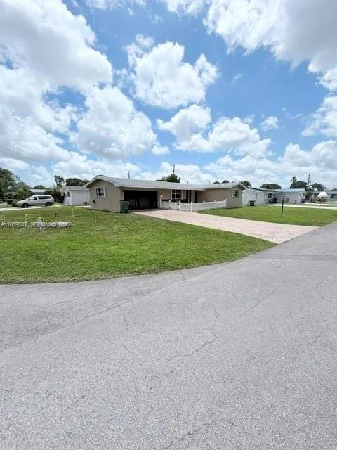 1121 NW 86th Ter, Pembroke Pines FL 33024