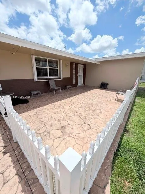 1121 NW 86th Ter, Pembroke Pines FL 33024
