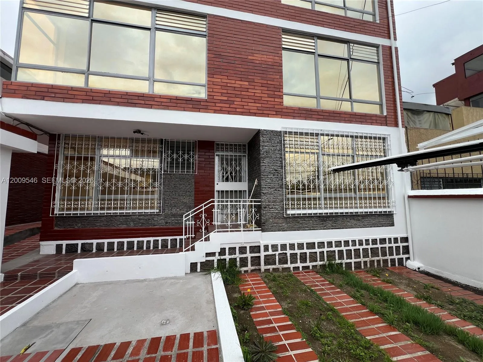 N35-95 Calle Manuela Sáenz, FL