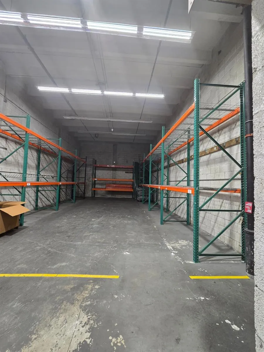 7953 NW 64th St, Medley FL 33166