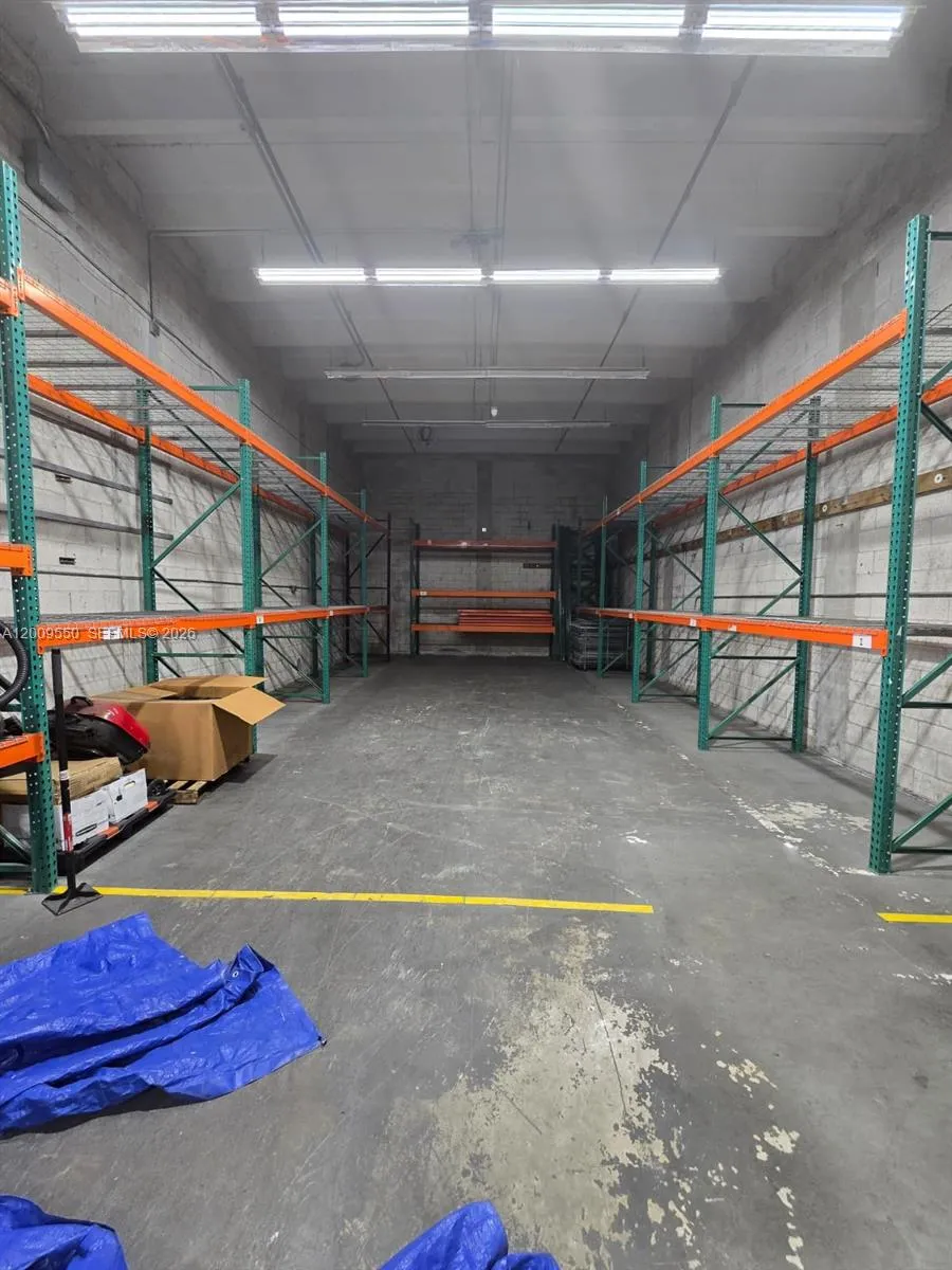 7953 NW 64th St, Medley FL 33166