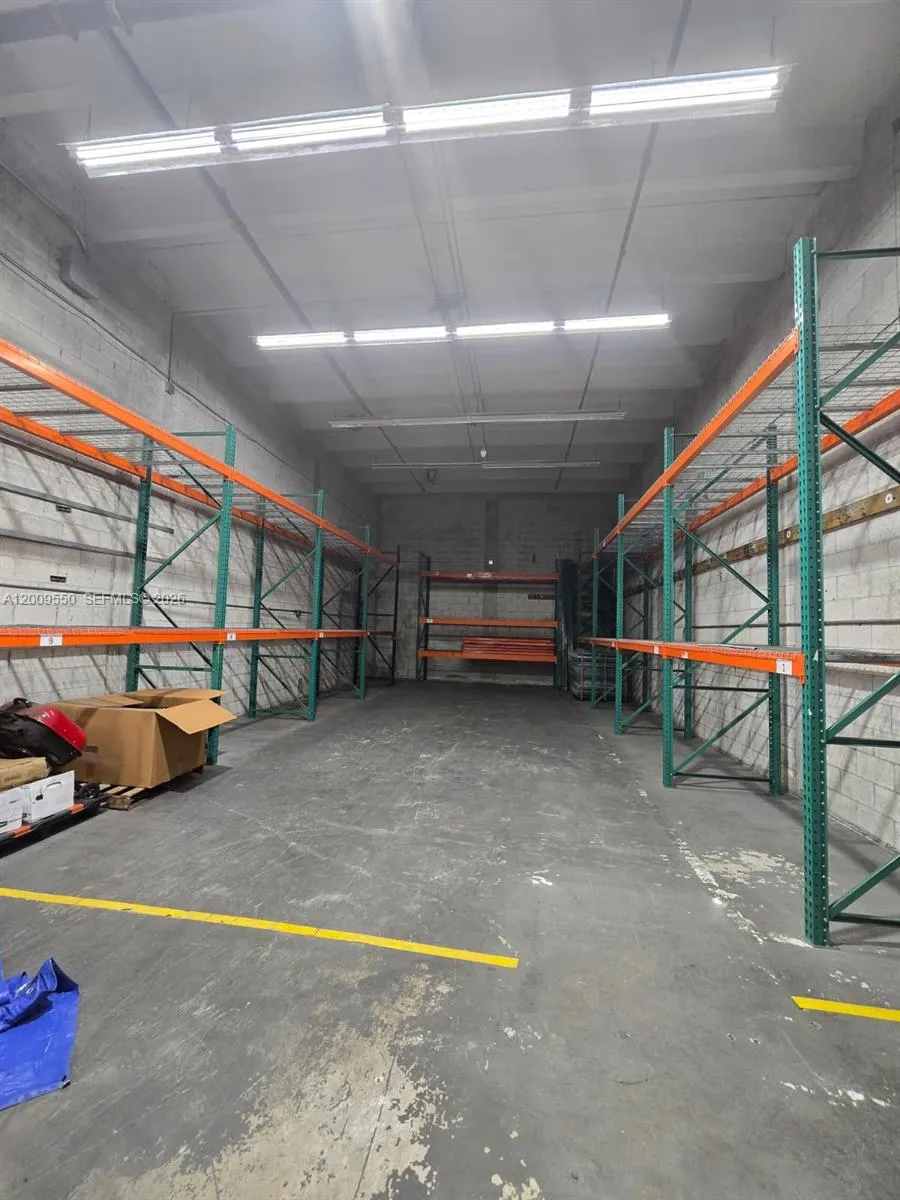 7953 NW 64th St, Medley FL 33166