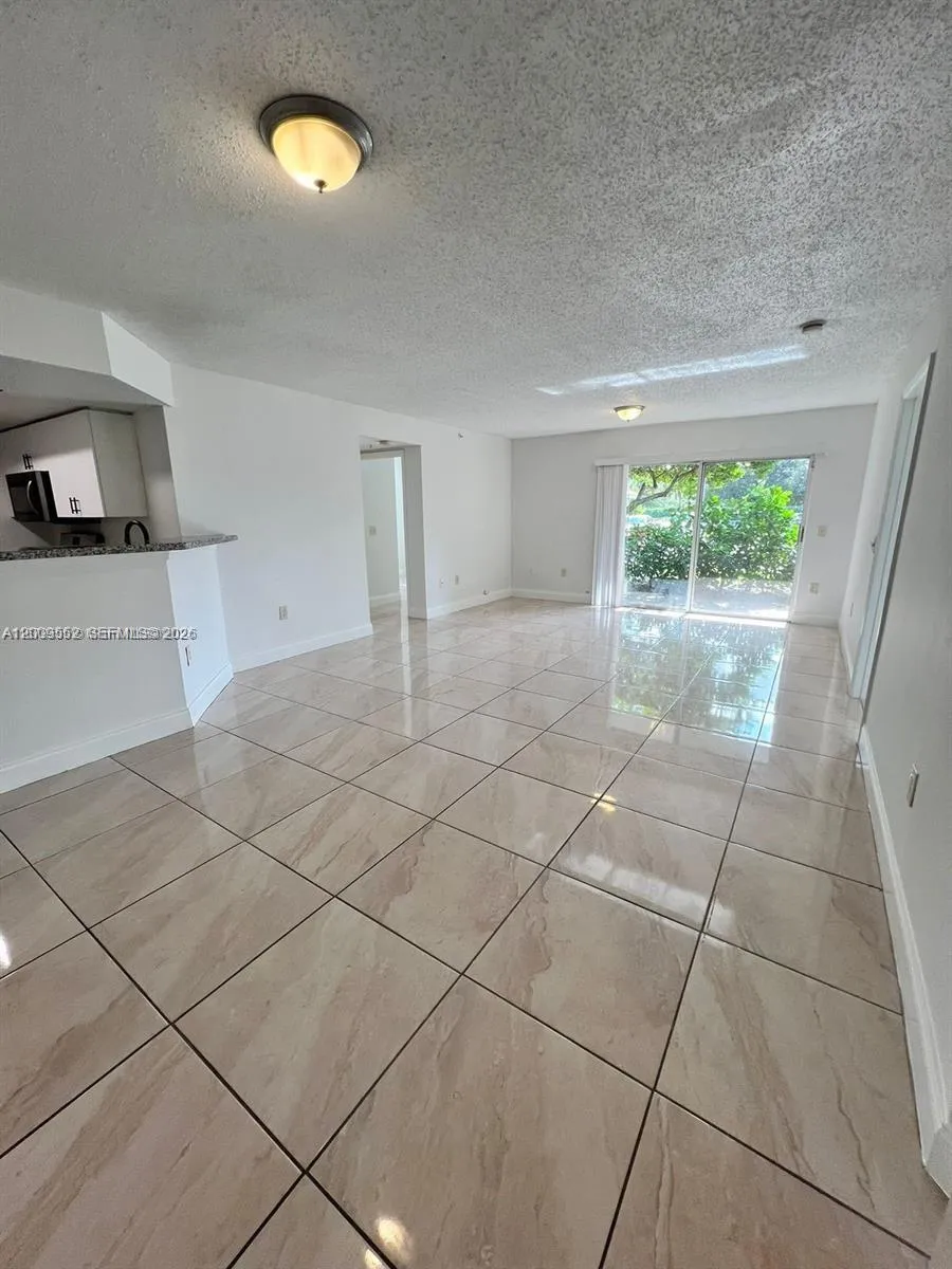5065 Wiles Rd # 103, Coconut Creek FL 33073