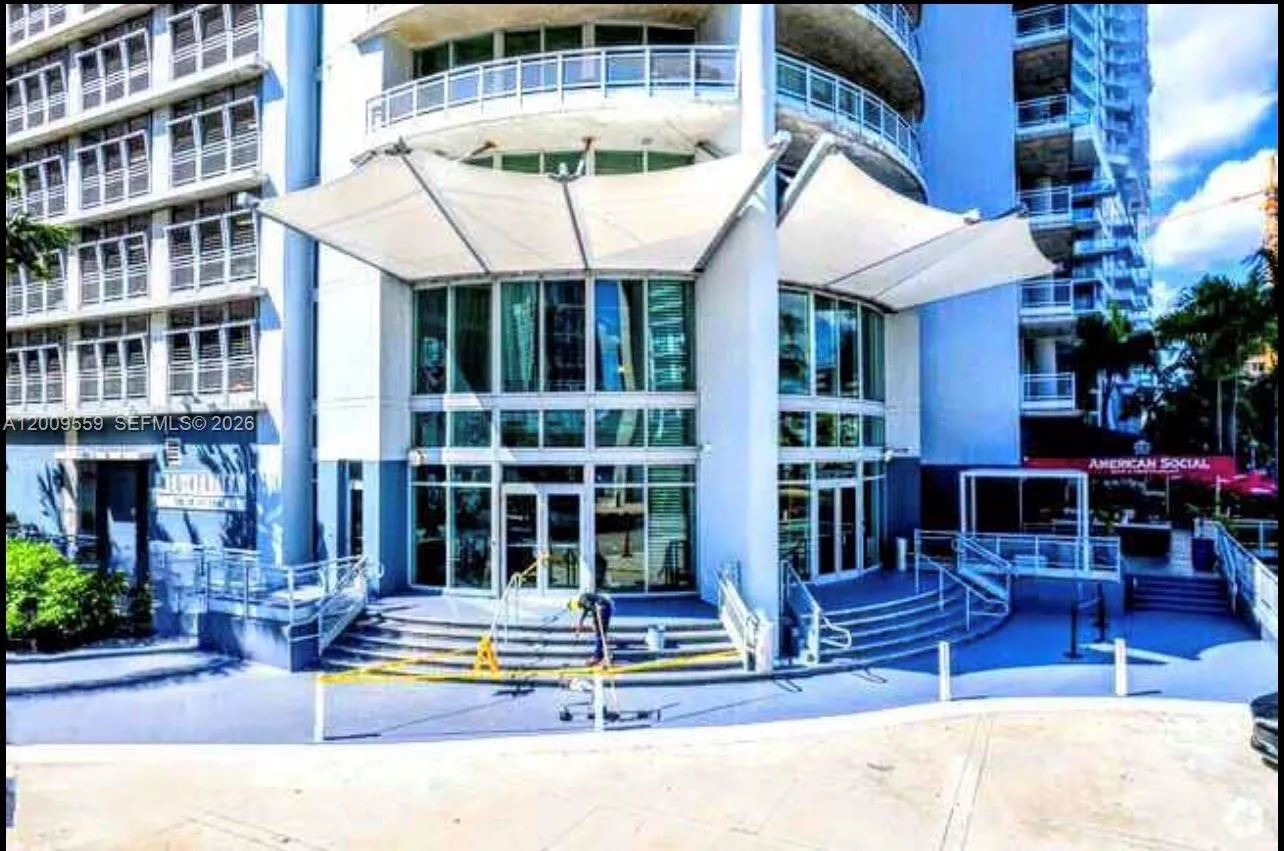 690 SW 1st Ct, Miami FL 33130