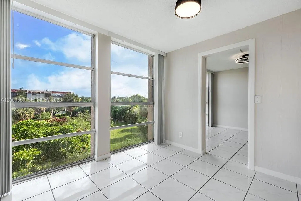 1 bedroom 1 bath for sale at 2101 Atlantic Shores Blvd # 412, Hallandale Beach FL 33009