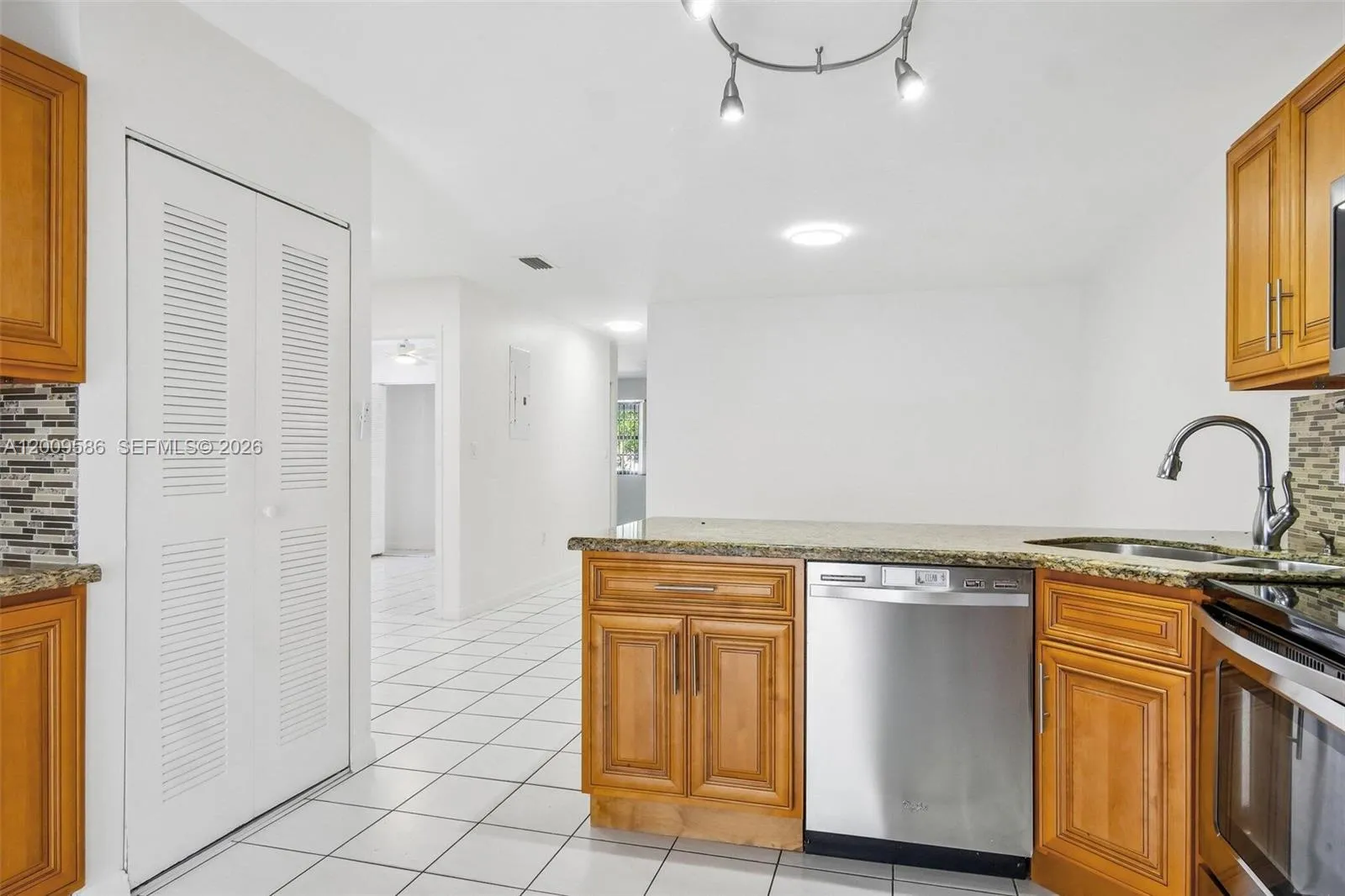 11649 NW 91st Ave, Hialeah Gardens FL 33018