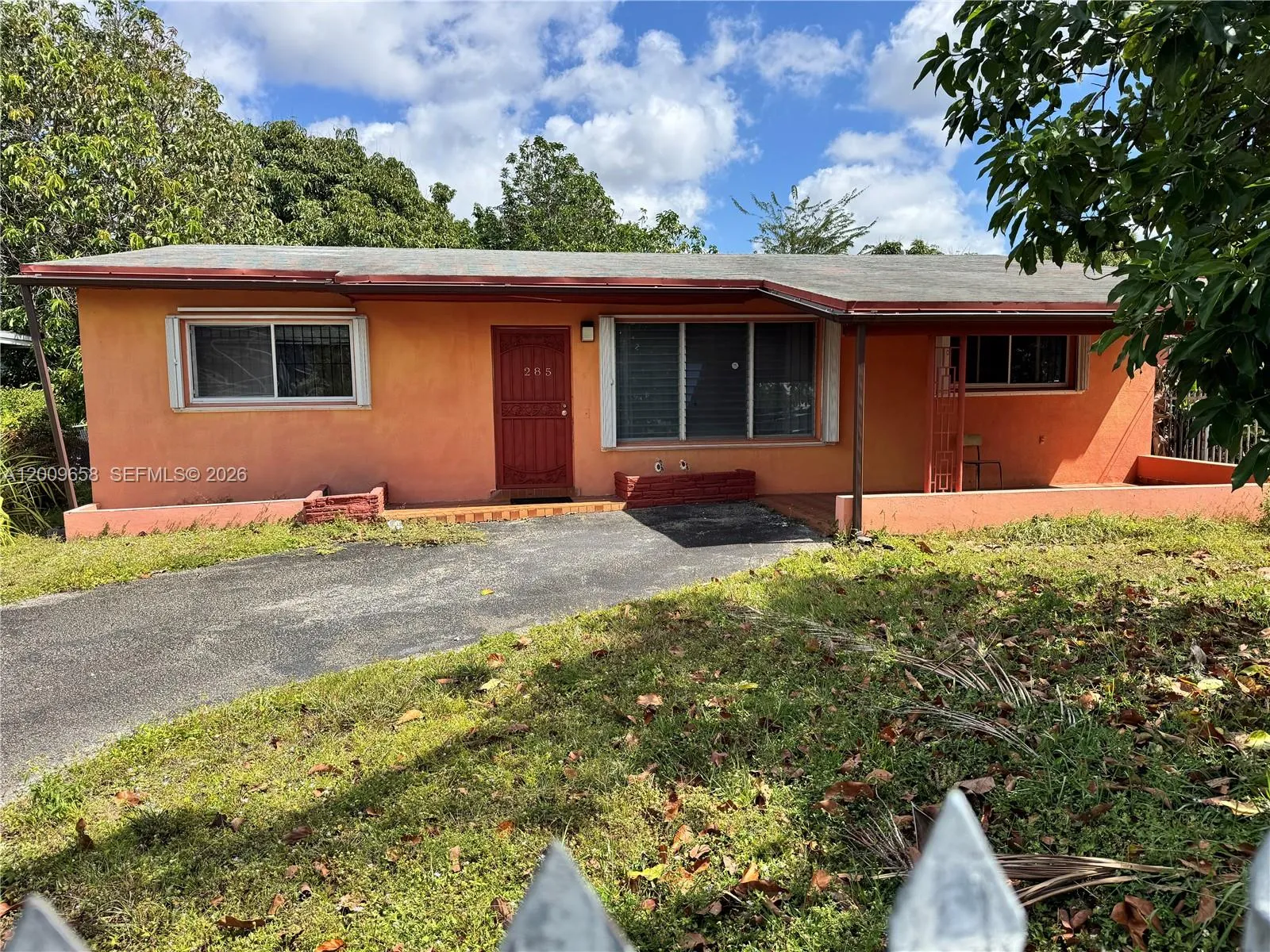 285 NE 165th St, Miami FL 33162