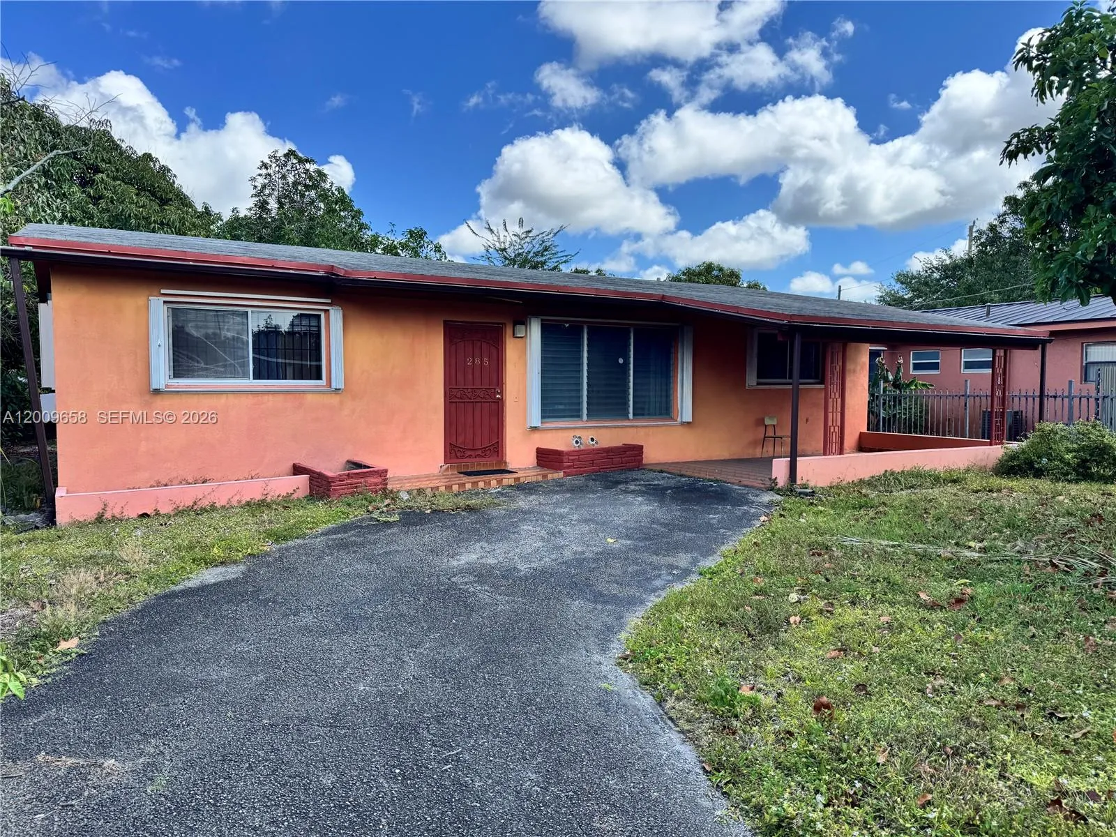 285 NE 165th St, Miami FL 33162