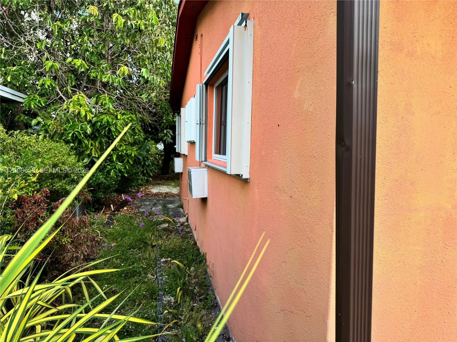 285 NE 165th St, Miami FL 33162