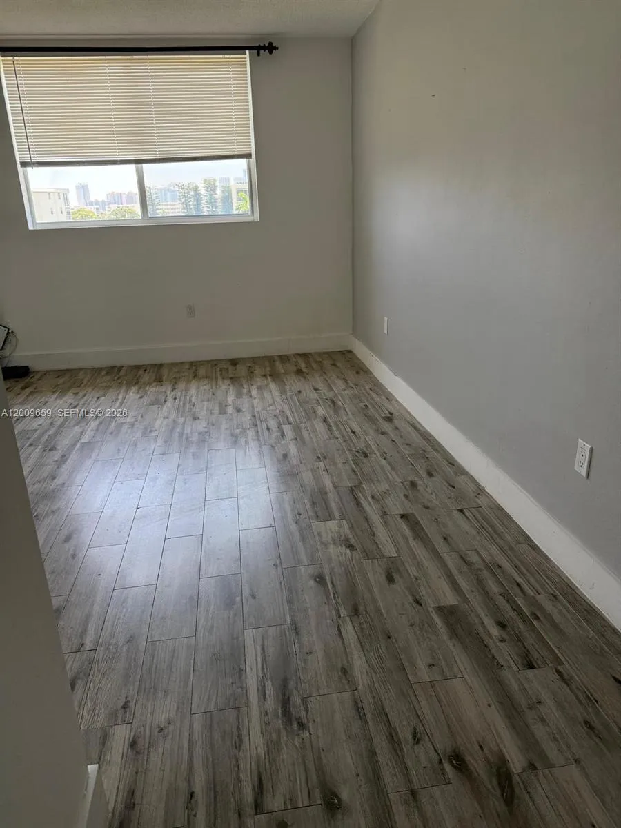 2851 Leonard Dr # J505, Aventura FL 33160