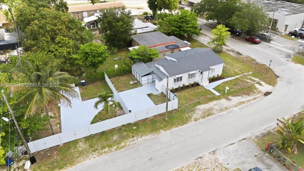 10200 NW 21st Ct, Miami FL 33147