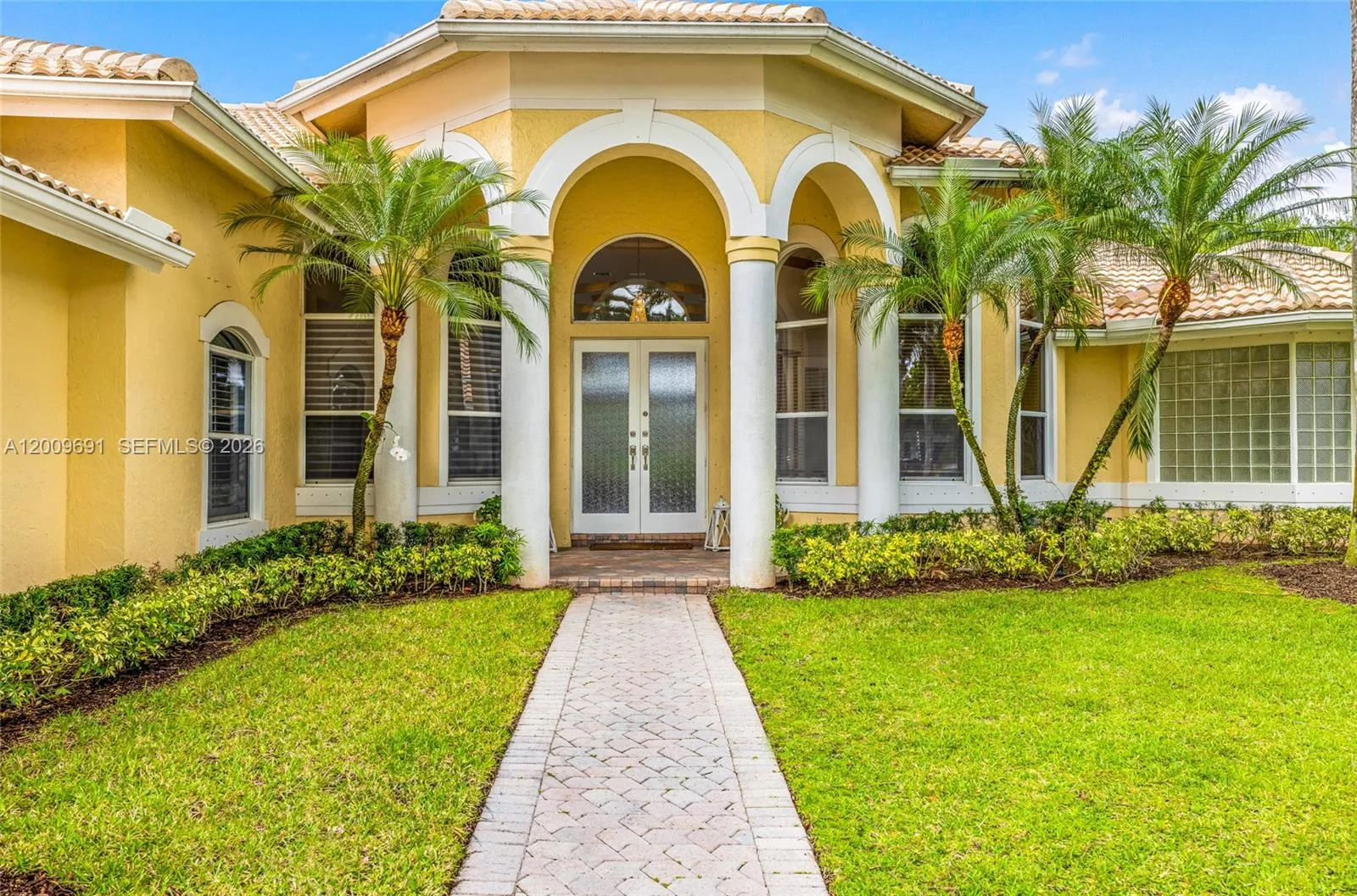 2477 Poinciana Dr, Weston FL 33327