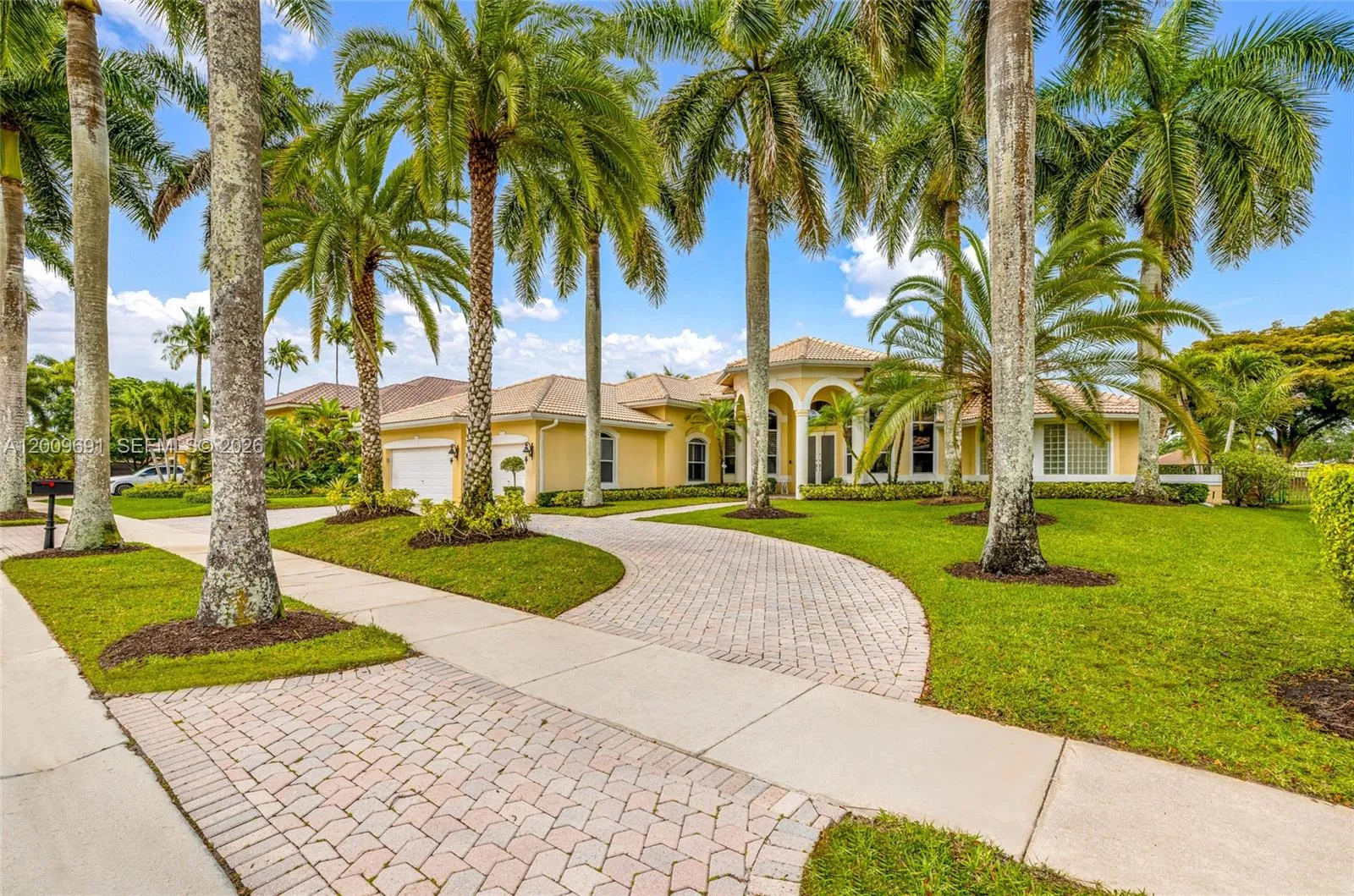 2477 Poinciana Dr, Weston FL 33327