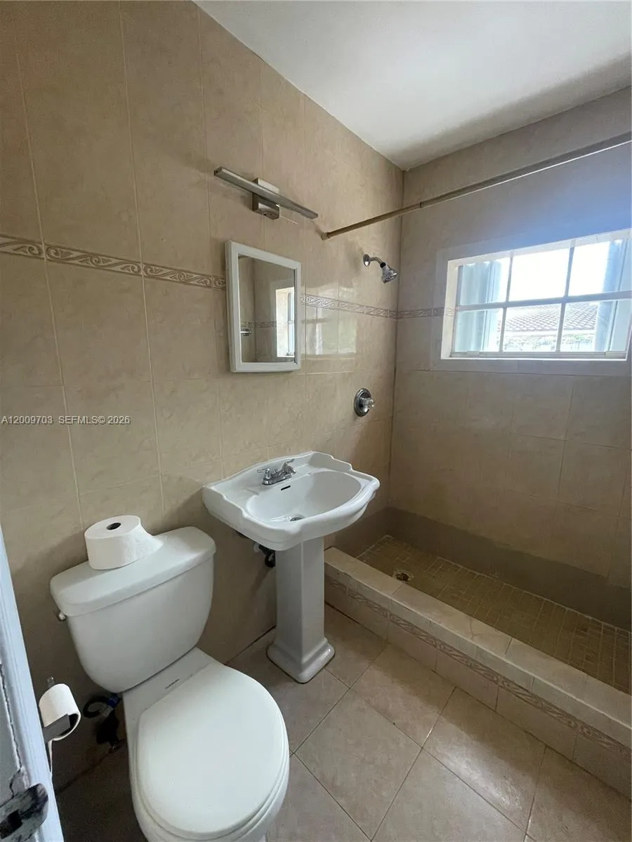 1435 NE 173rd St, North Miami Beach FL 33162