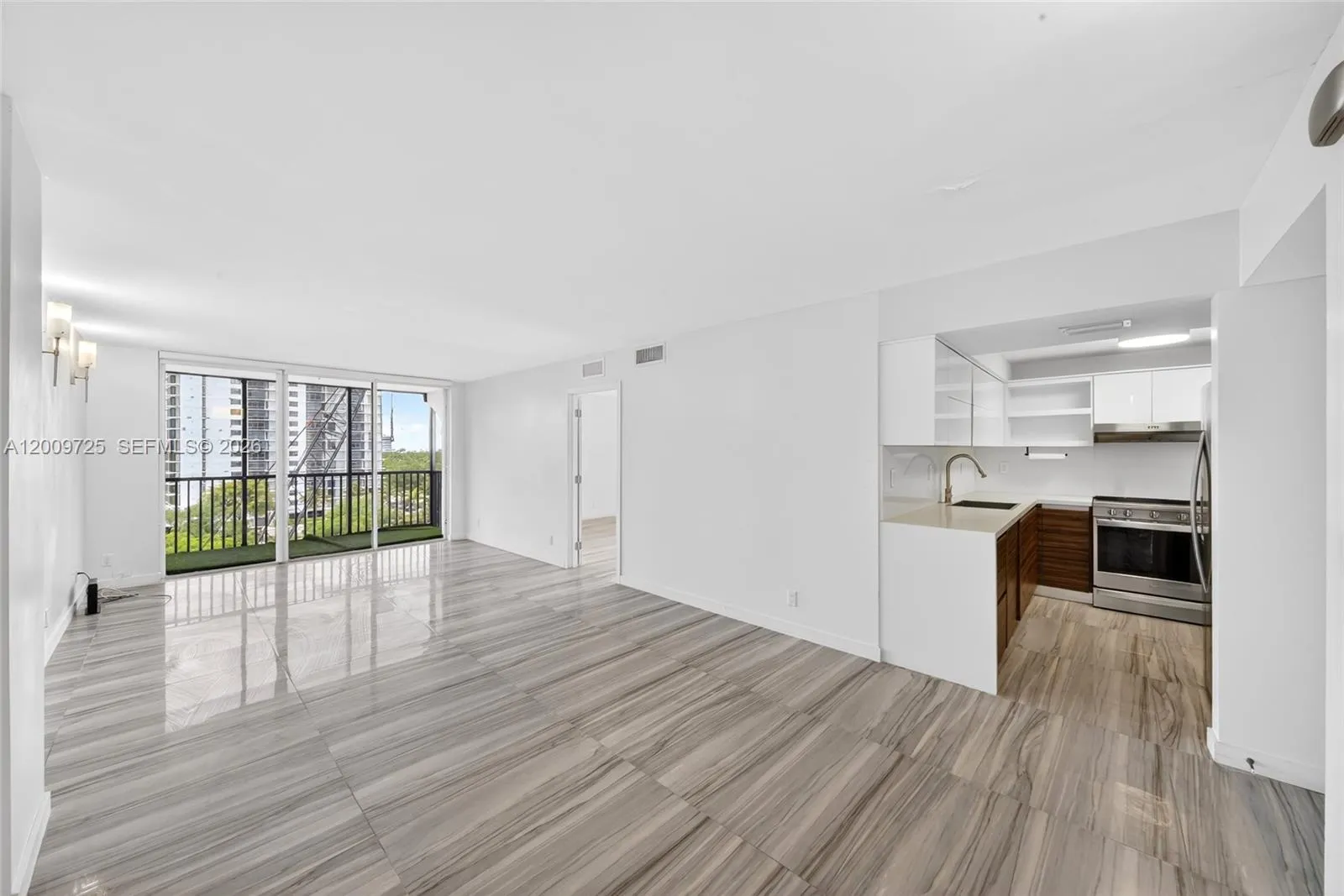 3401 N Country Club Dr # 812, Aventura FL 33180