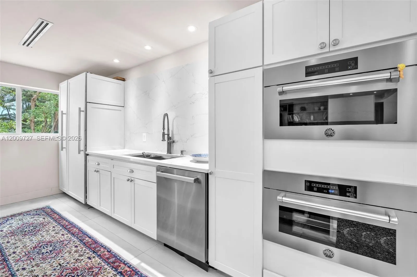 1933 S Oak Haven Cir, Miami FL 33179