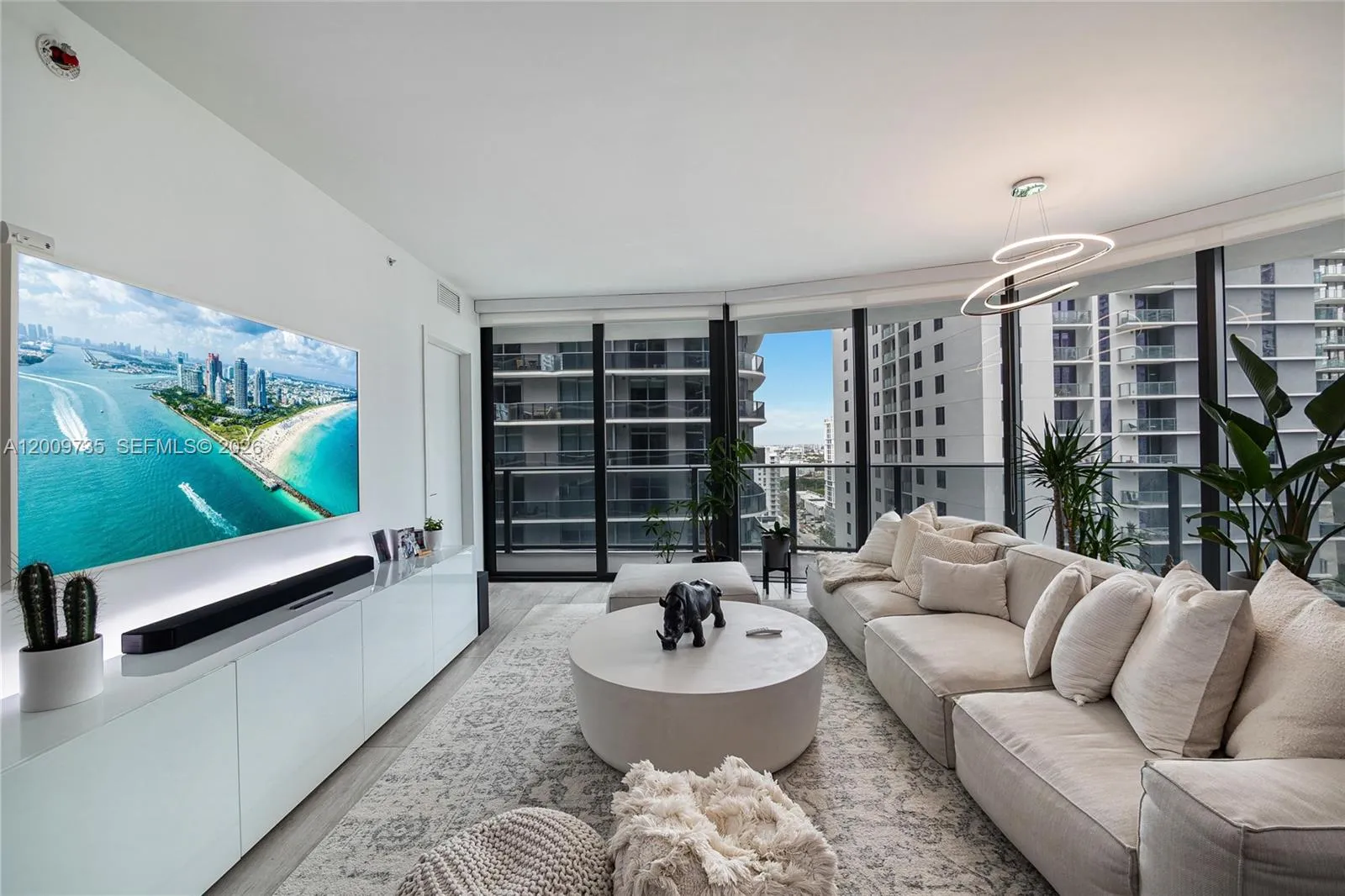 45 SW 9th St # 1508, Miami FL 33130