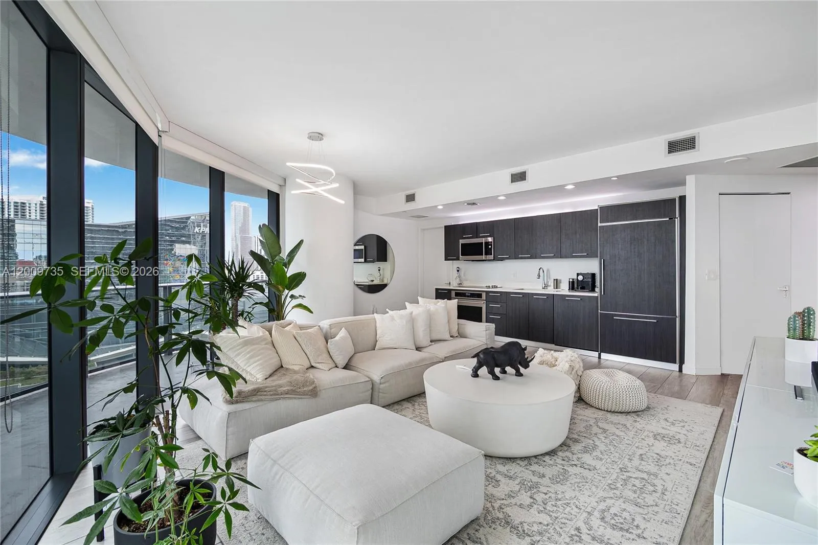 45 SW 9th St # 1508, Miami FL 33130