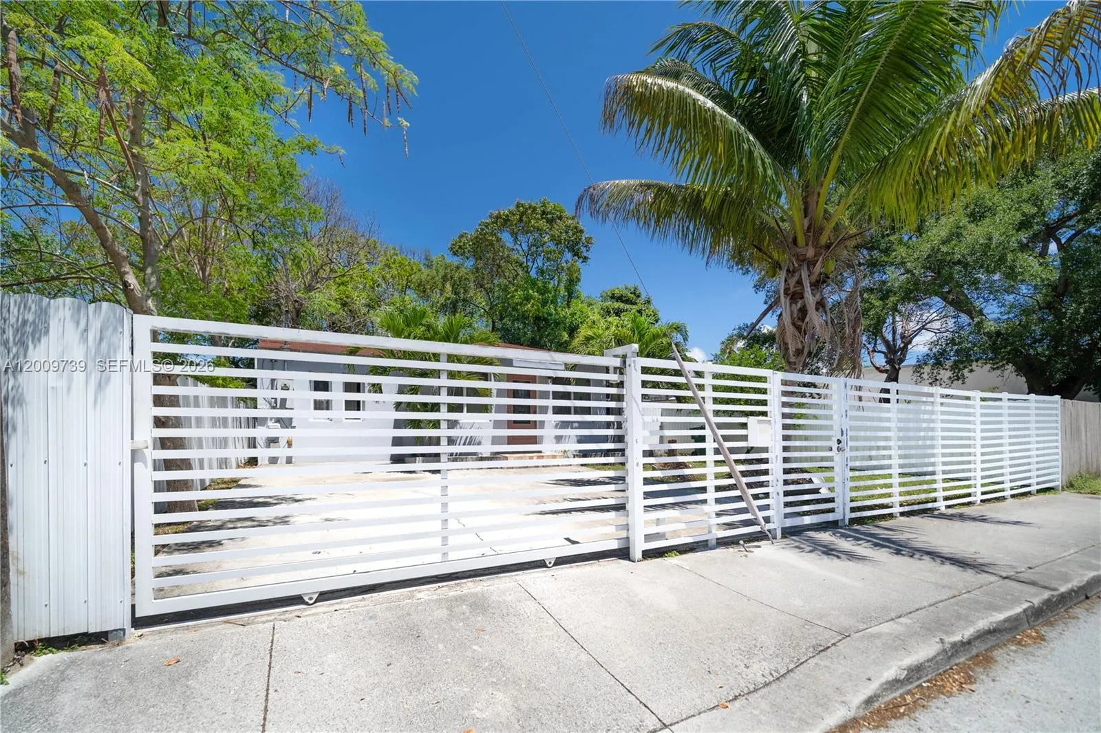 235 NW 59th St, Miami FL 33127