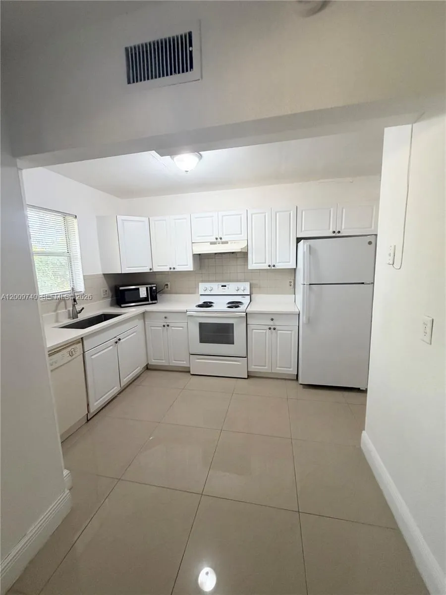 10762 La Placida Dr # 308, Coral Springs FL 33065