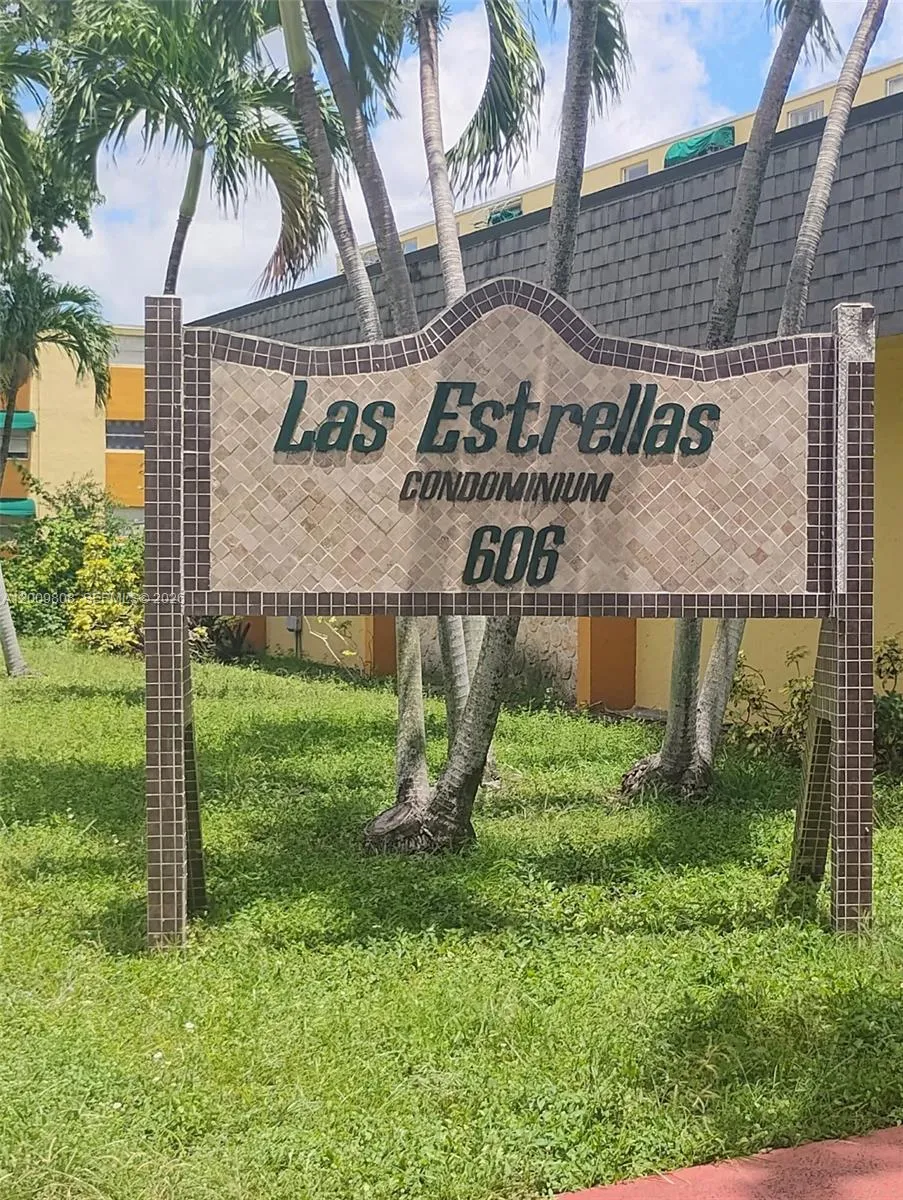 606 W 81st St # 309, Hialeah FL 33014