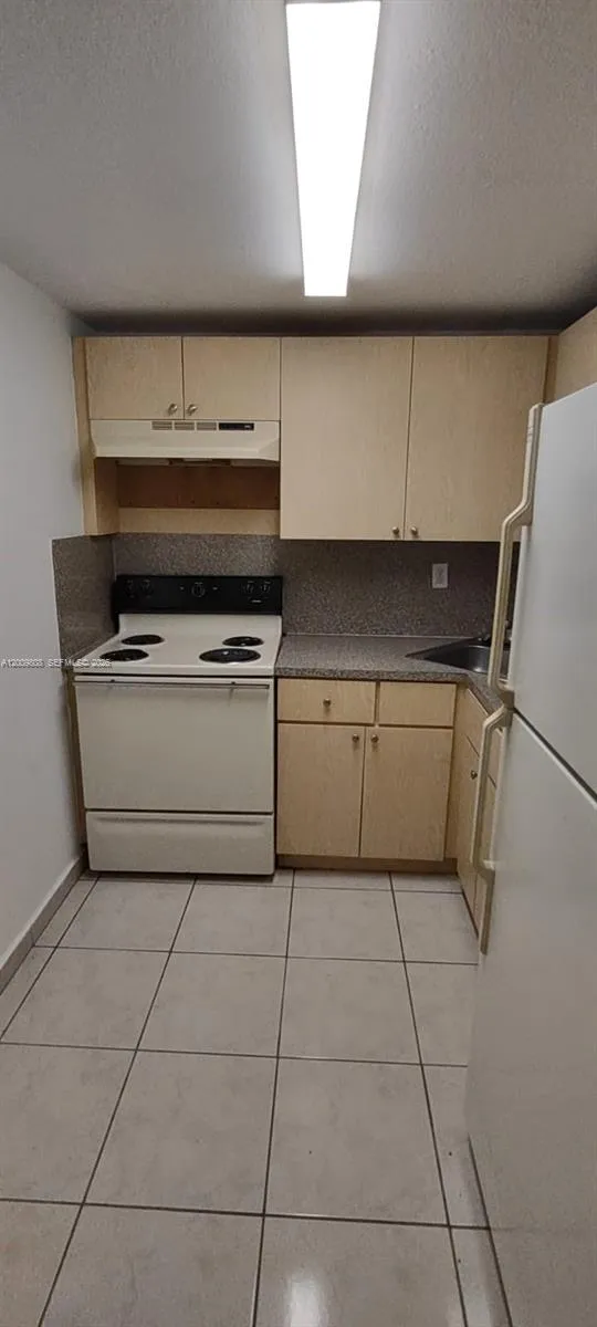 606 W 81st St # 309, Hialeah FL 33014