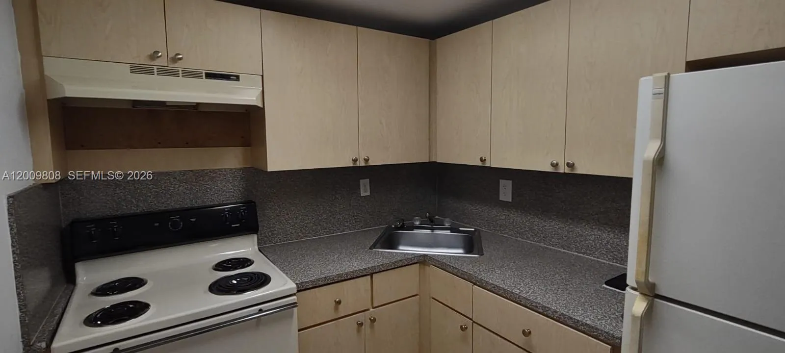 606 W 81st St # 309, Hialeah FL 33014