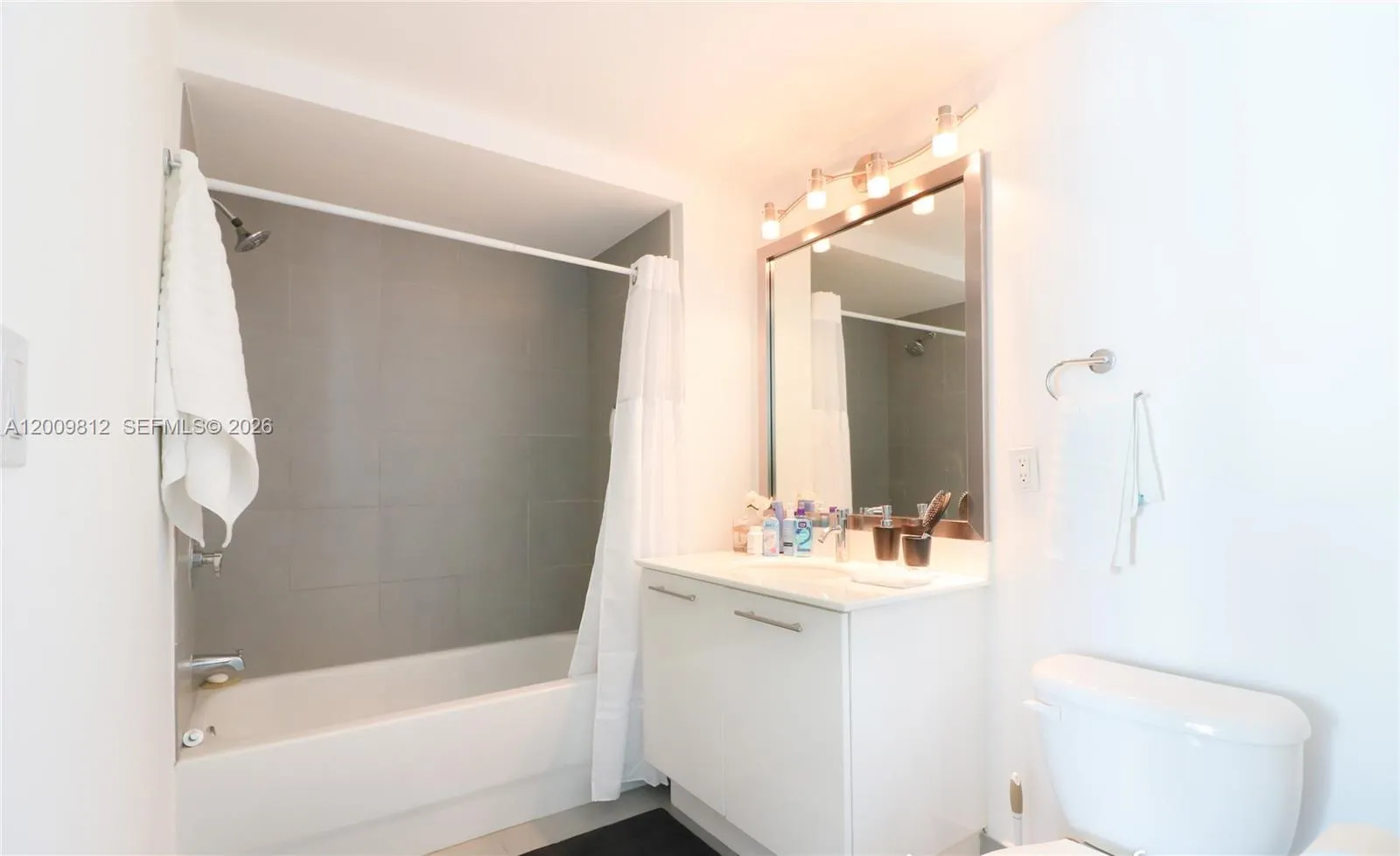 92 SW 3rd St # 3211, Miami FL 33130