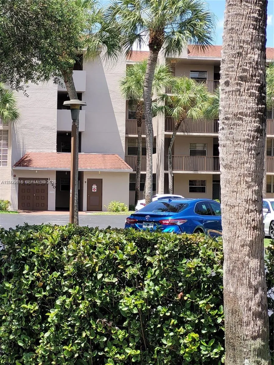 1811 Sabal Palm Dr # 106, Davie FL 33324