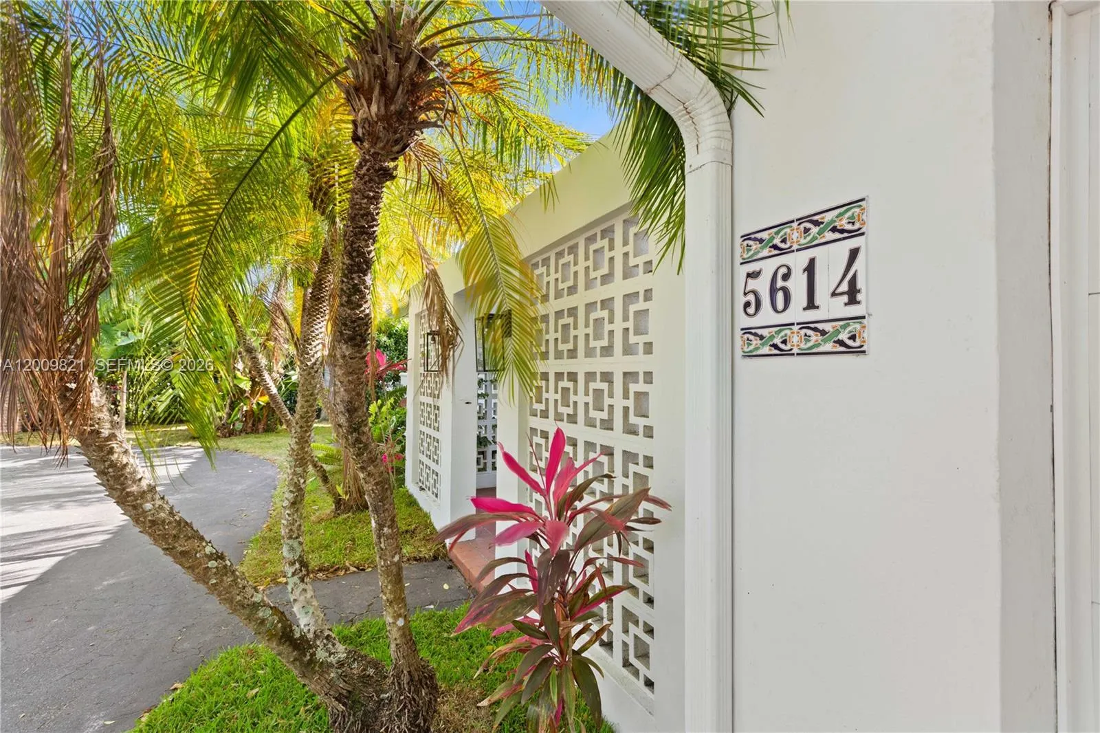 5614 San Vicente St, Coral Gables FL 33146
