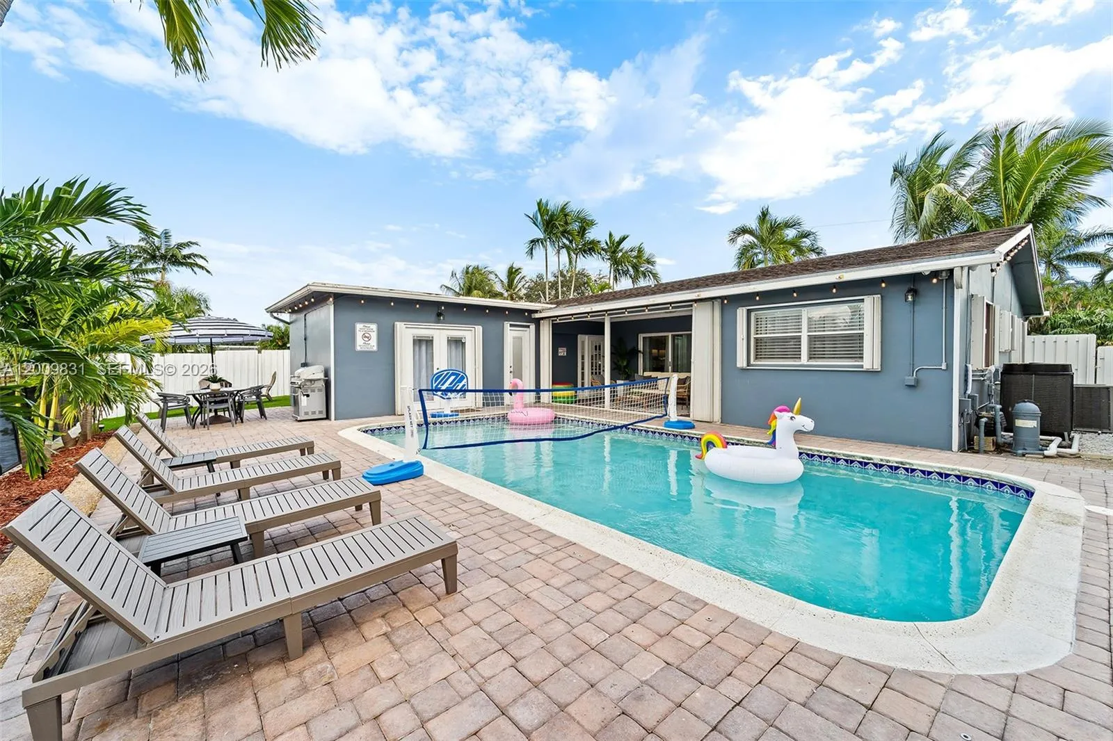 2005 NW 37th St, Oakland Park FL 33309