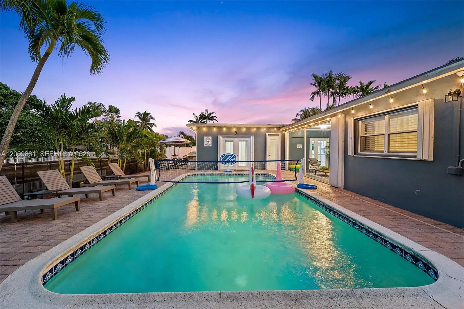 2005 NW 37th St, Oakland Park FL 33309