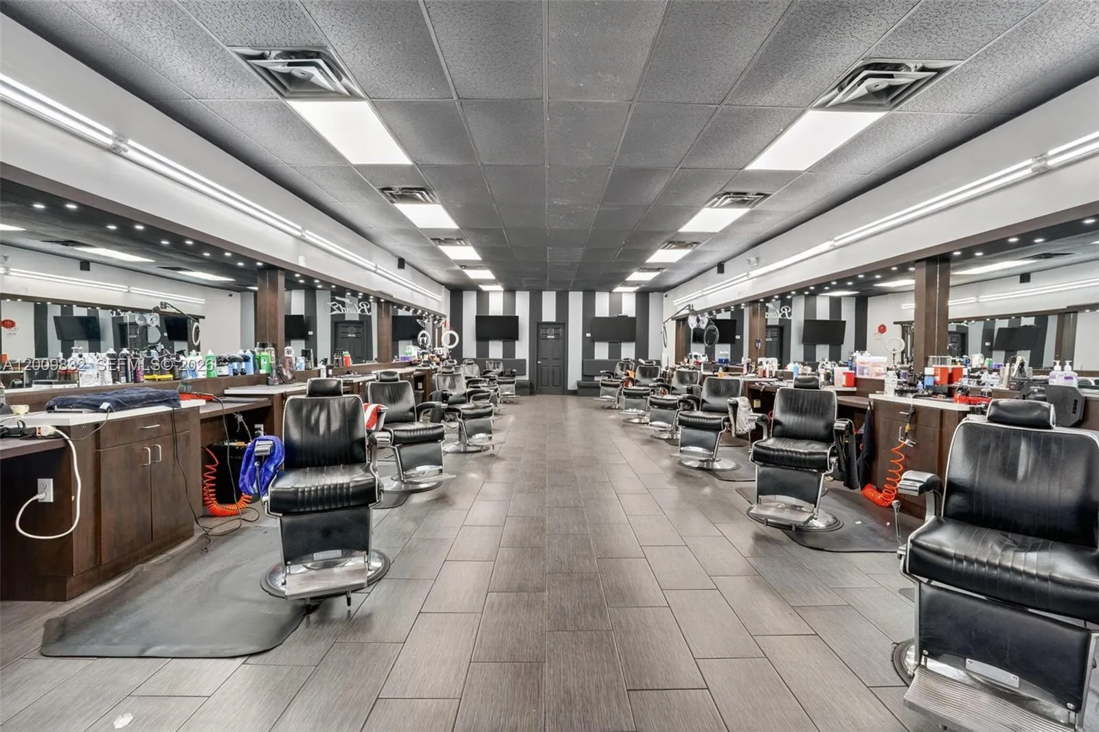Established Barbershop for Sale – Prime Kendall Location, Kendall FL 33175
