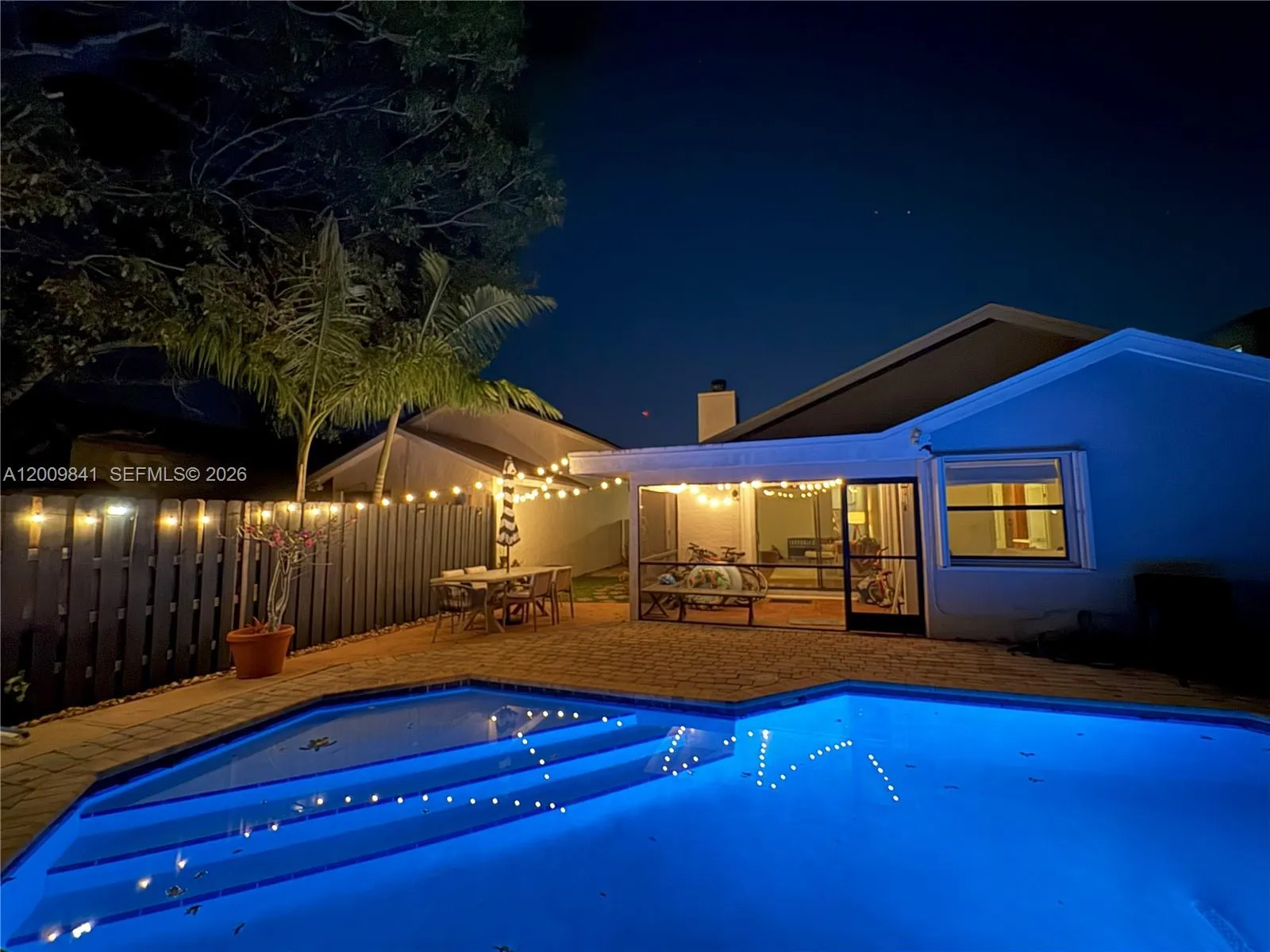 575 Lakeside Cir, Sunrise FL 33326