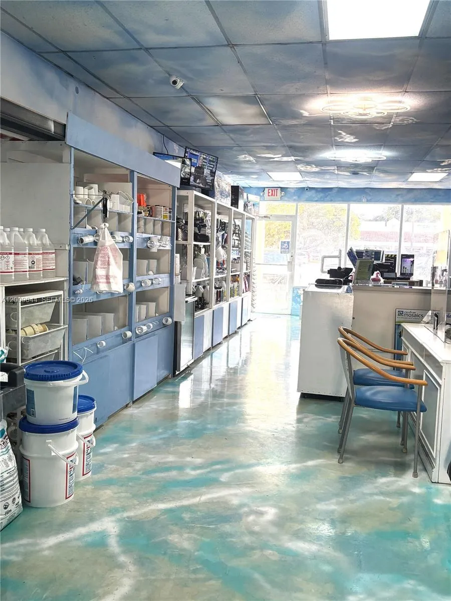 82 SW 8, Miami FL 33144