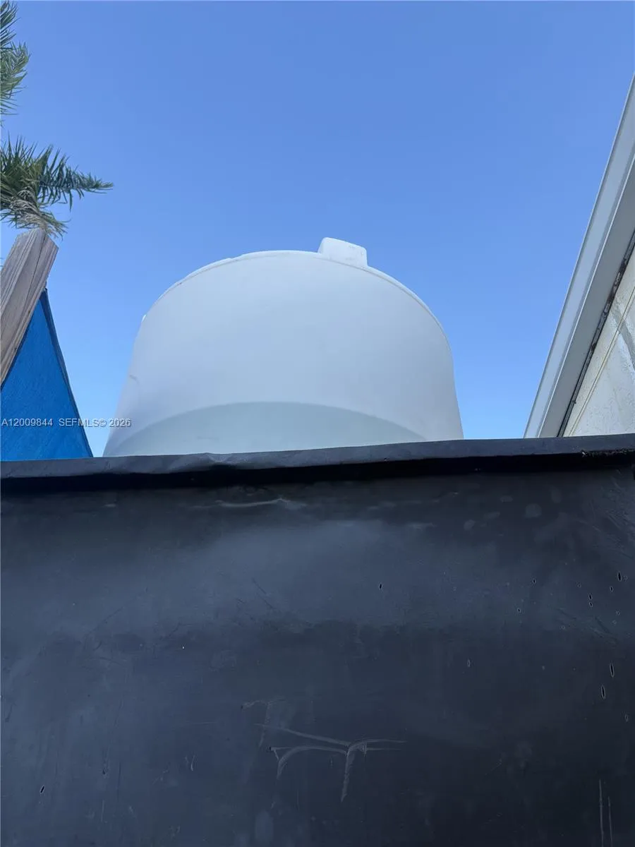 82 SW 8, Miami FL 33144