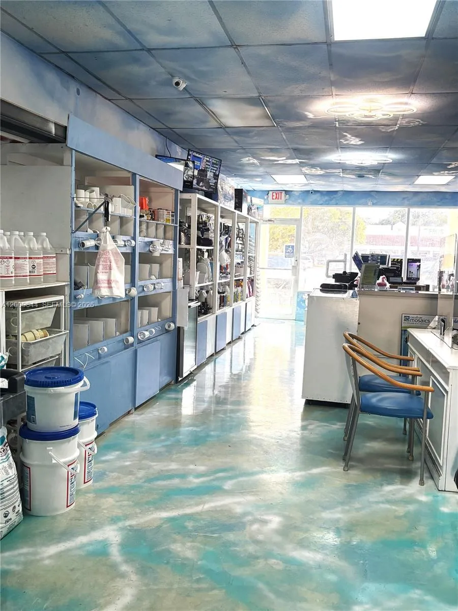 82 SW 8, Miami FL 33144