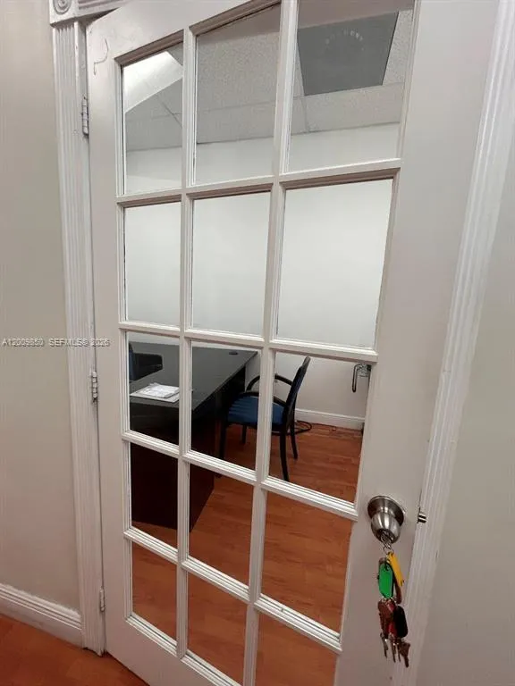 19300 W Dixie Hwy # 10, Miami FL 33180