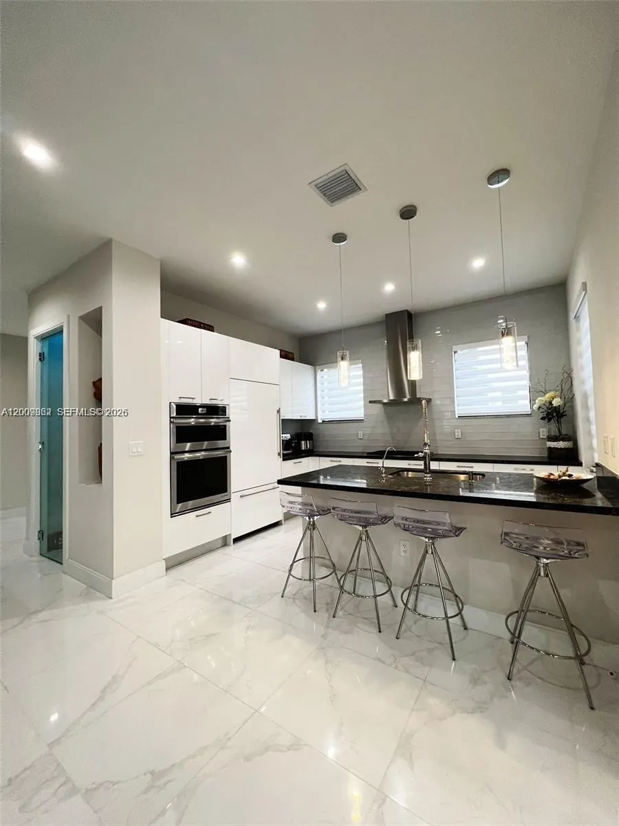 8253 NW 47th Ln, Doral FL 33166