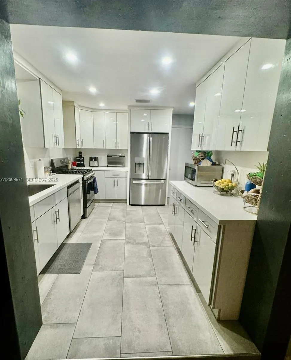 220 SW 3rd Ave # 0, Hallandale Beach FL 33009