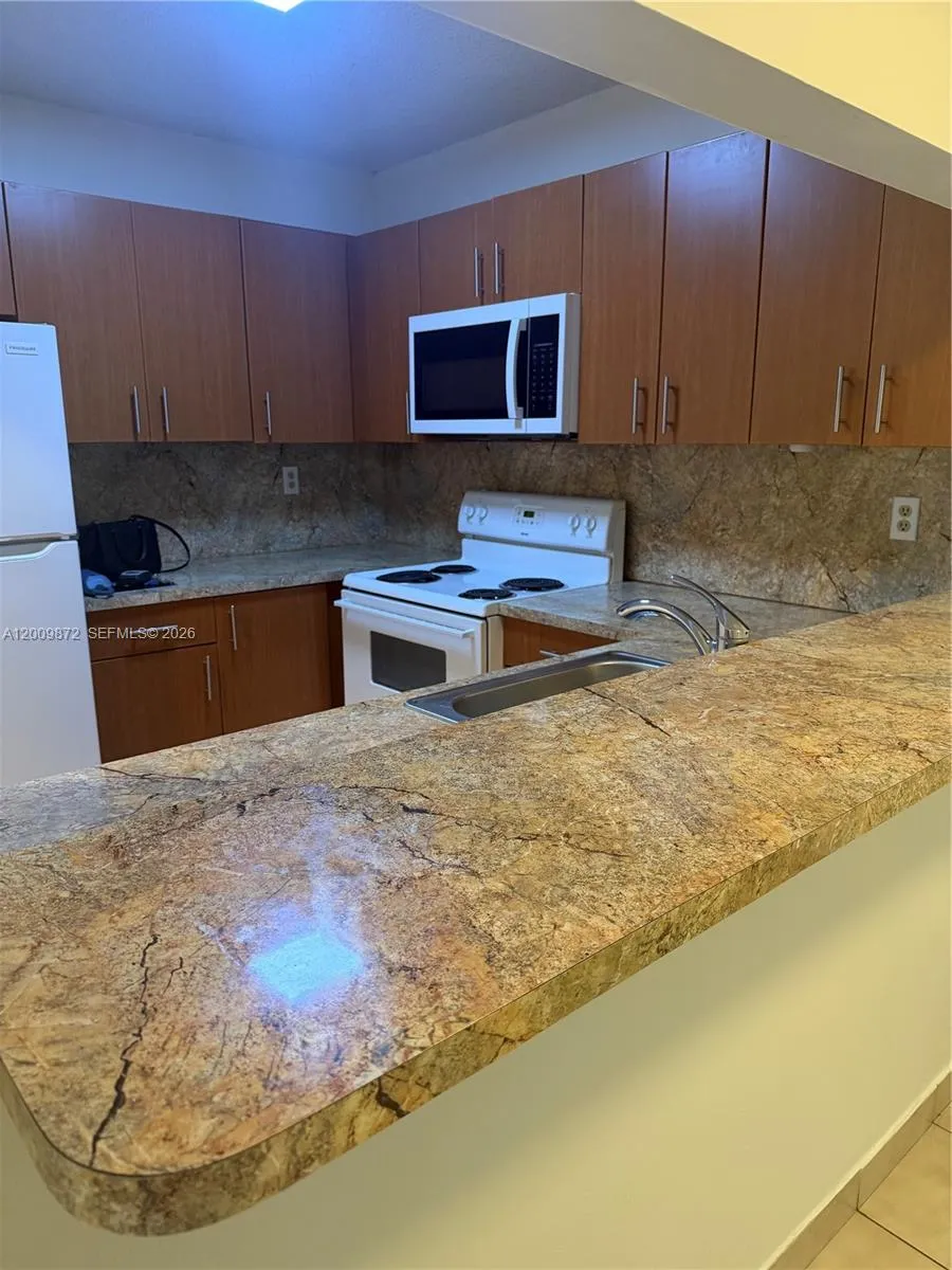 8185 NW 7th St # 209, Miami FL 33126